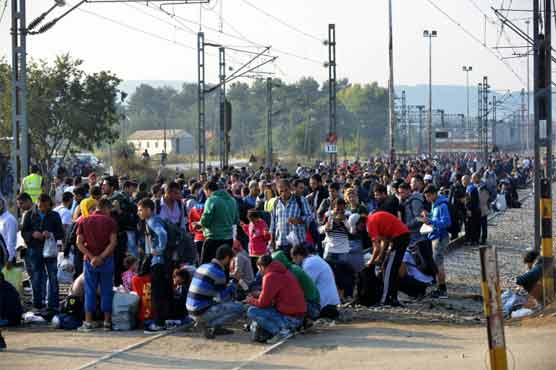 EU fails to reach migrant deal as countries impose border checks 