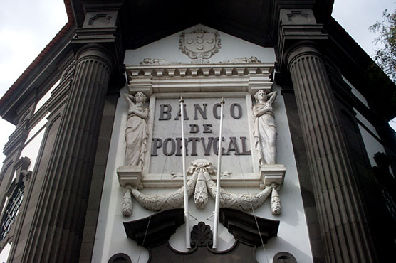 Portugal puts off bank sale, unhappy with bids