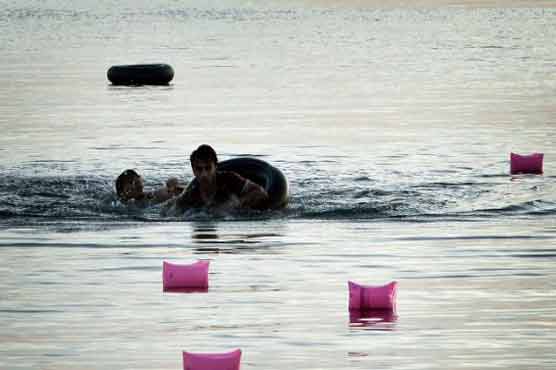 Migrant shipwreck off Turkey kills 22, police bar land route to Greece