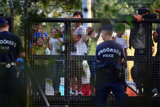 First migrants enter Croatia after Hungary seals border