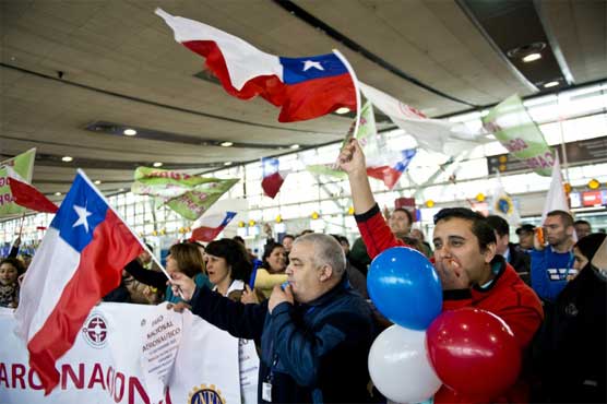 Strike at Chilean airports grounds tens of thousands 