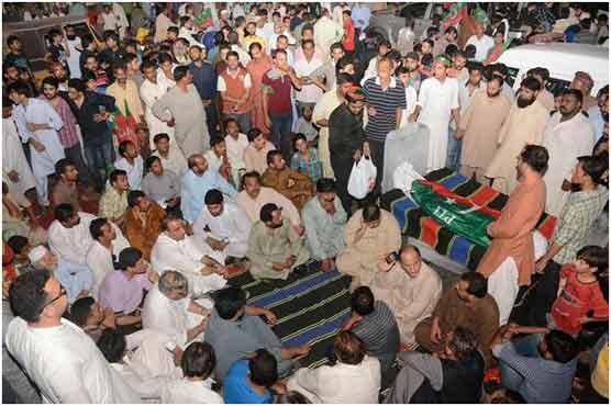 Politics over dead: PTI, PML-N both lay claim on slain activist