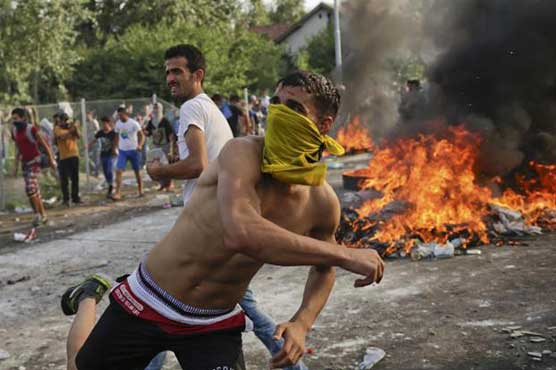 Hungarian riot police detain migrants, including 'terrorist'