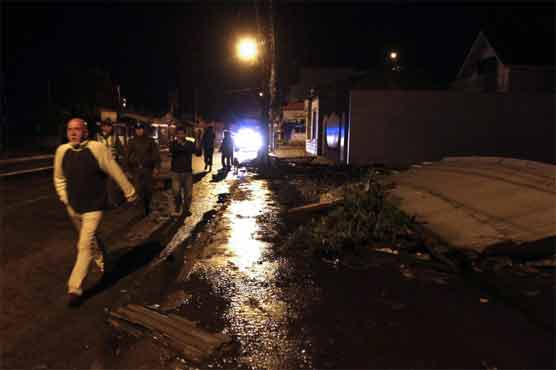 Powerful Chile quake kills at least five, 1 million evacuated