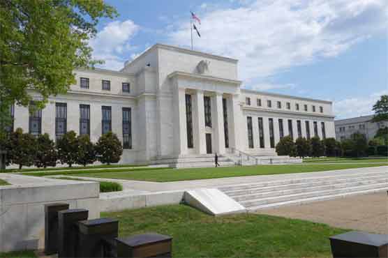 Worries over global growth weigh as Fed mulls rate hike