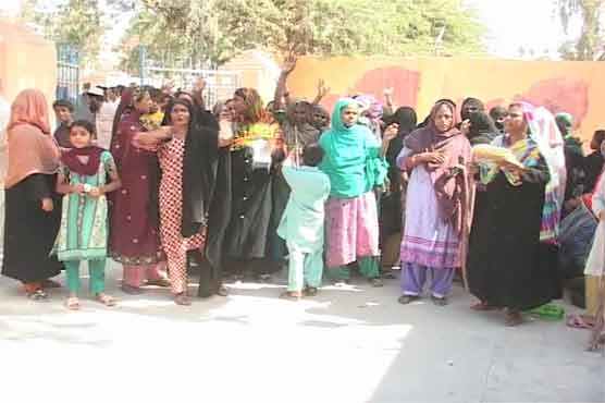Females in Sukkur protest against non-availability of electricity