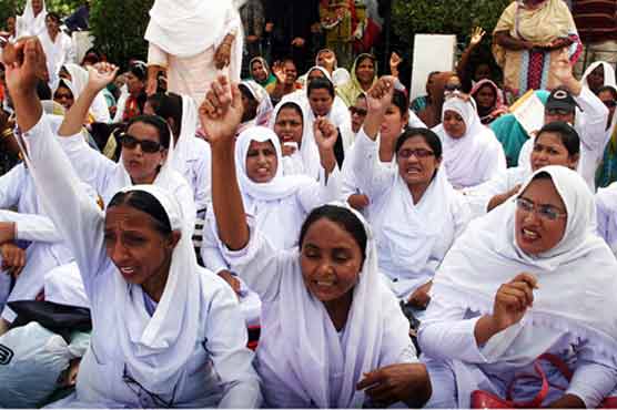Karachi: Jinnah Hospital's paramedical staff divided in 2 groups