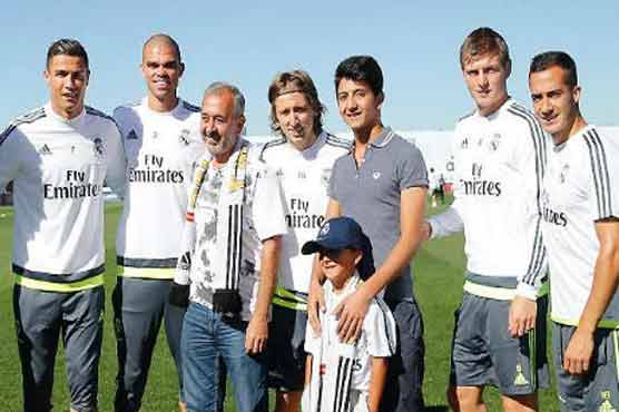 Football: Tripped-up Syrian boy greeted by hero Ronaldo