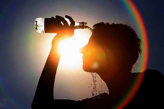 Hashtag #HeatWave trends on Twitter as temperature soars in Karachi