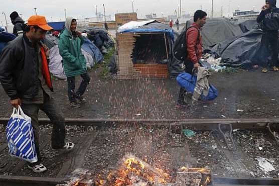 French police evacuate 400 from Calais migrant camps