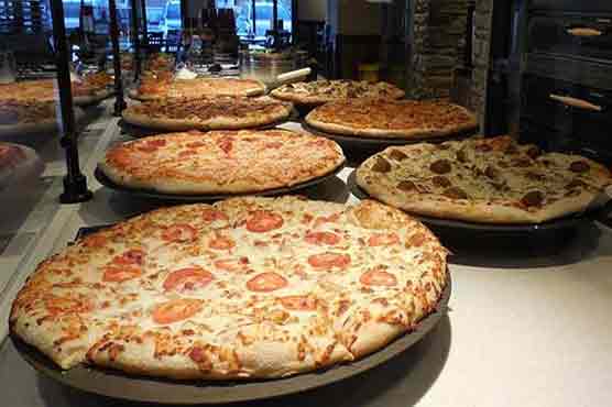 Police: Robber tells pizza clerk he's having a 'bad day'