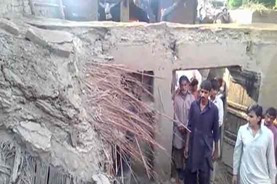 Tandianwala: Two killed, three injured as roof of house caves in 