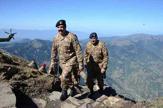 Army Chief Raheel Sharif visits forward locations on LoC