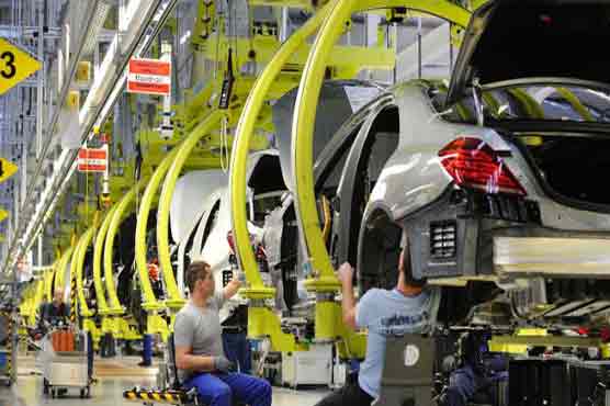 German business confidence edges higher