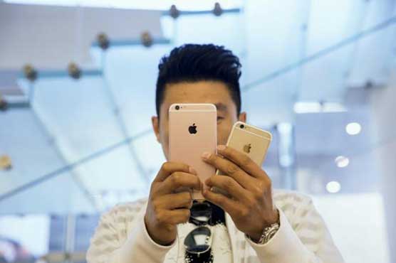 New pink iPhones prove popular as record weekend sales expected