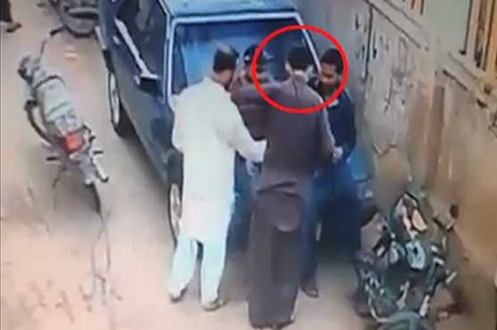 Karachi: Street crime out of control, Dunya News obtains CCTV footage