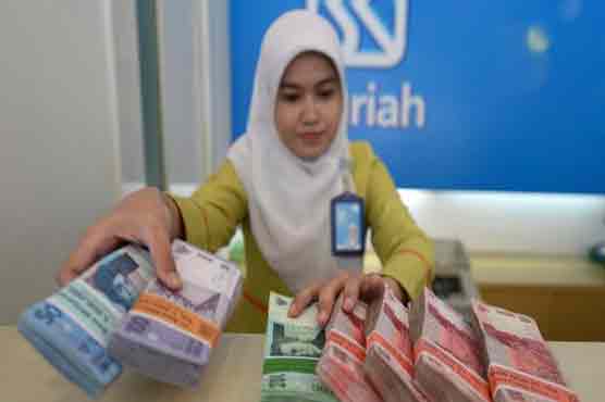 Indonesia prays for Islamic banking boom