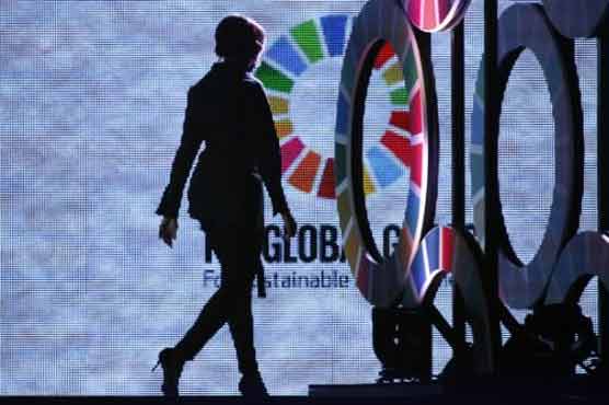 Pop stars, world leaders rally to end poverty 