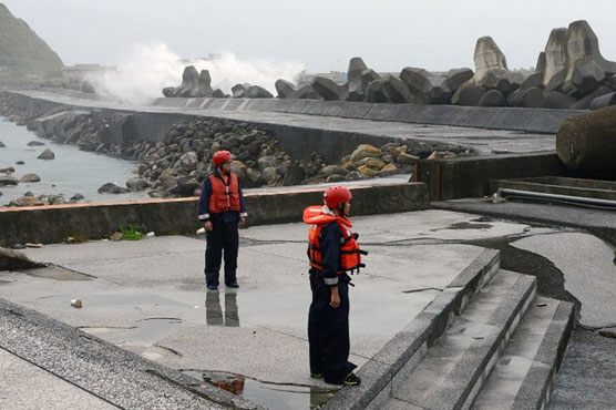 'Super typhoon' Dujuan batters Taiwan 