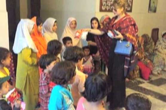 Ayyan Ali celebrates Eid with homeless children 