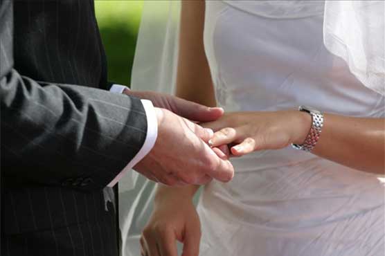 Florida couple invites strangers to crash their wedding