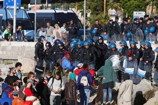 Police clear migrant camp on France-Italy border 