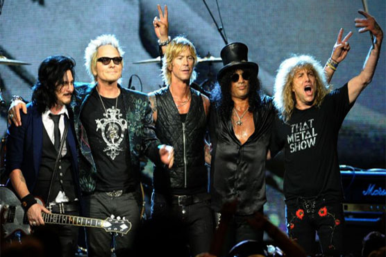 Guns N' Roses reunite early at LA club