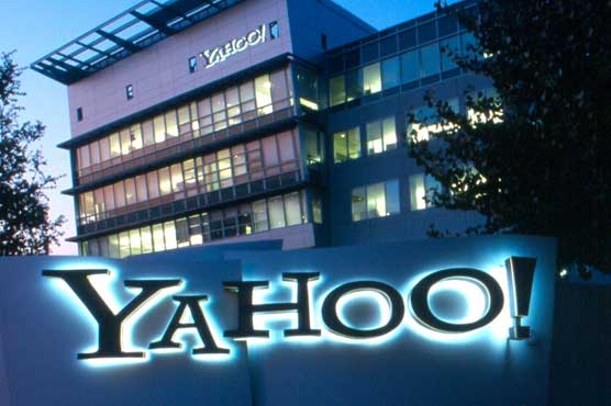 Yahoo faithful seek calm at the eye of the storm