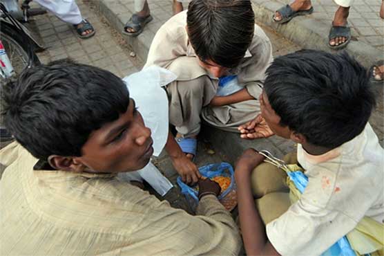 One third of Pakistanis live below poverty line: report