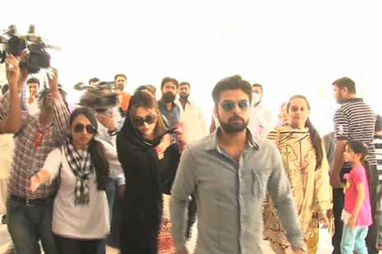 Ahmed Shehzad meets Lahore park blast victims at Jinnah Hospital
