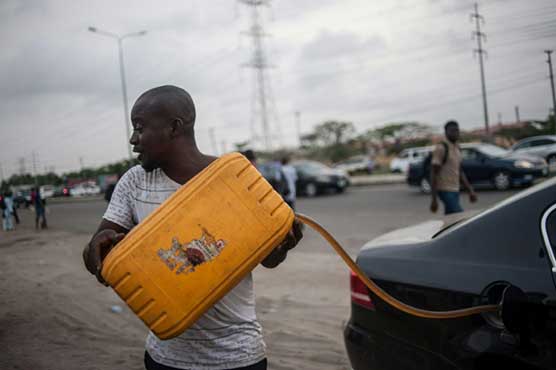 Fuel queues back with a vengeance stalling Nigerian economy 