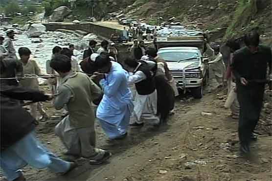 Pak Army continues restoration work of rains, land-sliding affected areas