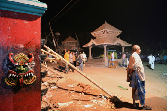 India police detain five over temple firework disaster 