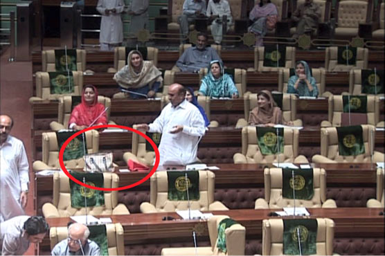 'Suspicious' bag stirs panic in Sindh Assembly