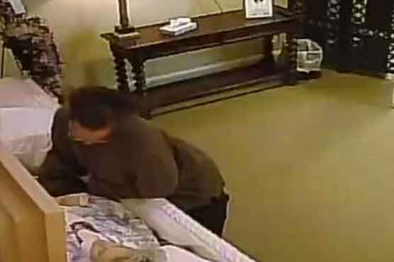 Woman seen in Texas funeral home video stealing rings off corpse
