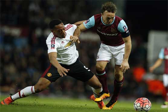 Manchester United beat West Ham to reach semi-finals