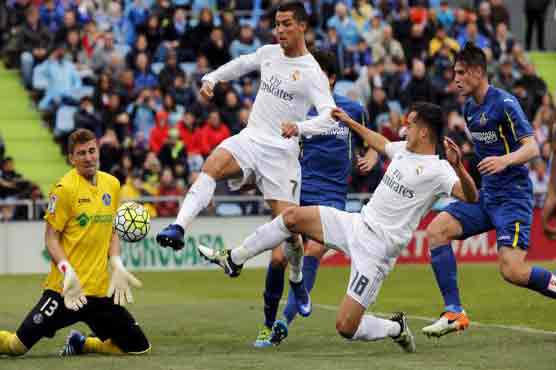 Madrid ease to victory at Getafe to put pressure on Barca