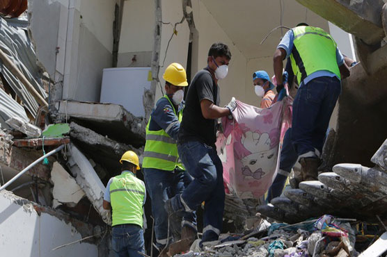 Ecuador quake toll at 272, 'certain to rise' 