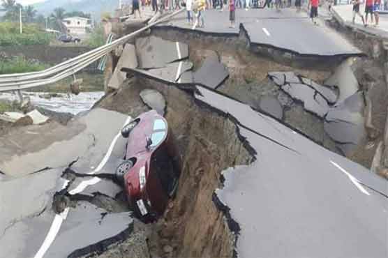 Ecuador quake toll rises to 350; rebuilding to cost billions