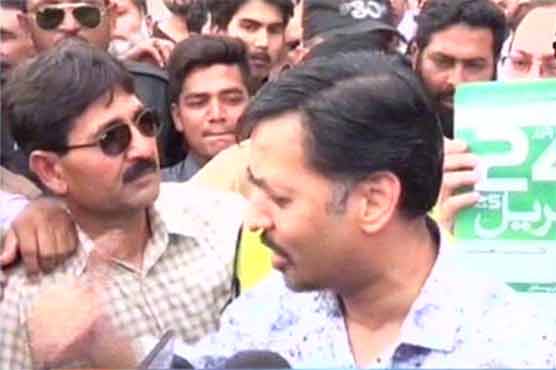 Opponents hurl eggs, stones at PSP leaders as Kamal visits North Karachi