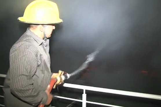 Fire erupts at departmental store near Neelam Cinema in Lahore