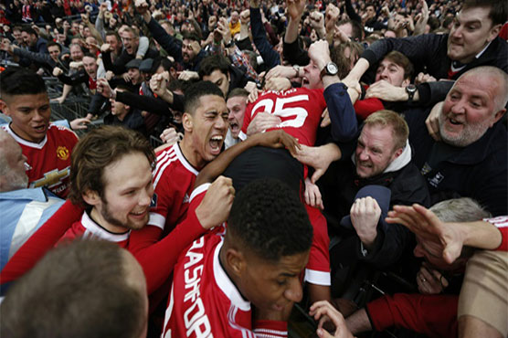 Van Gaal refuses to discuss future after Man United's FA Cup success 