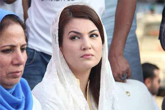 Reham Khan visits JI sit-in