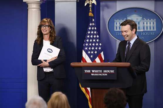 'West Wing' actress gives White House press briefing