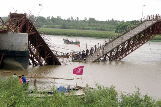 Search for 20 feared dead after India bridge collapse