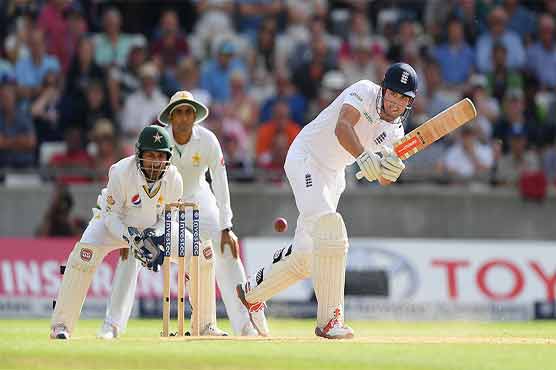 Cook and Hales defy Pakistan in third Test