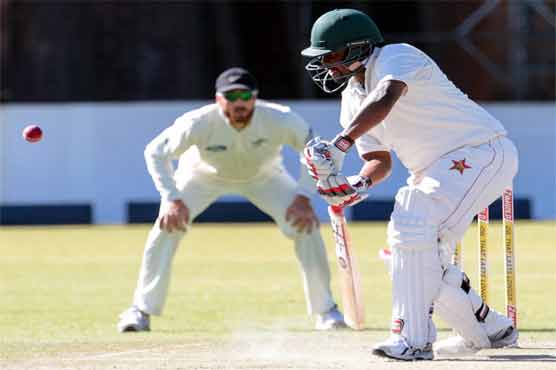 Zimbabwe dig in after Kiwis post huge total