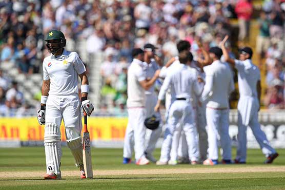 Fans dejected at national team's loss in third Test