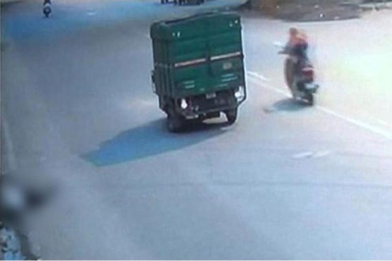 Hundreds ignore hit-and-run victim dying on New Delhi road