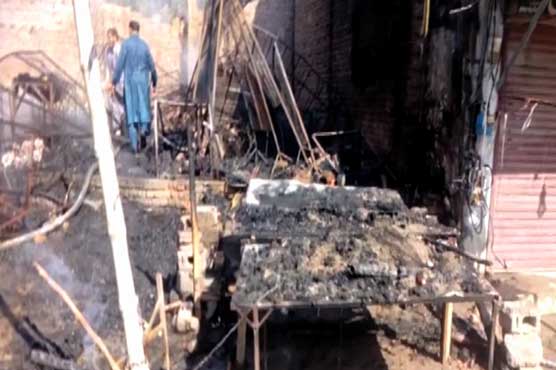 Fire engulfs four shops in Rawalpindi's garment market